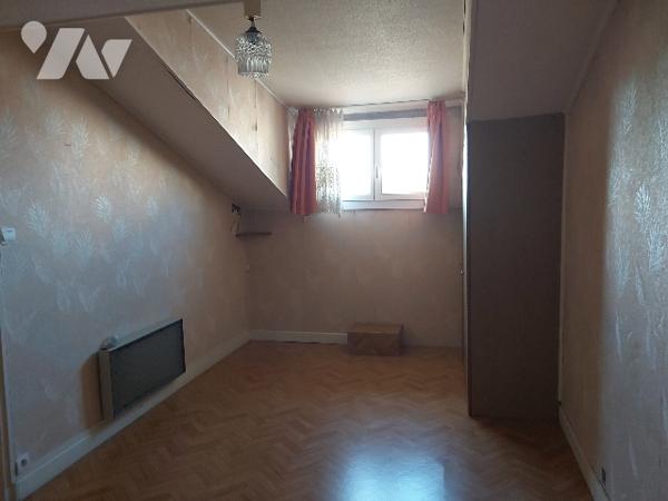 Maison de village mitoyenne avec dépendance