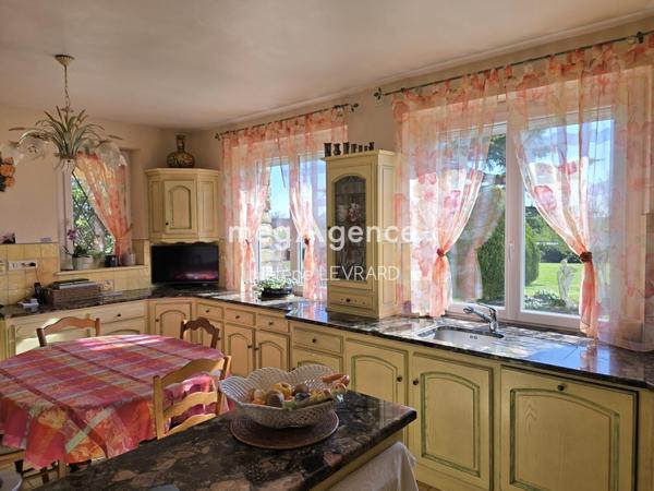 Maison à Livet, 53150 - 7 pièces 150m²