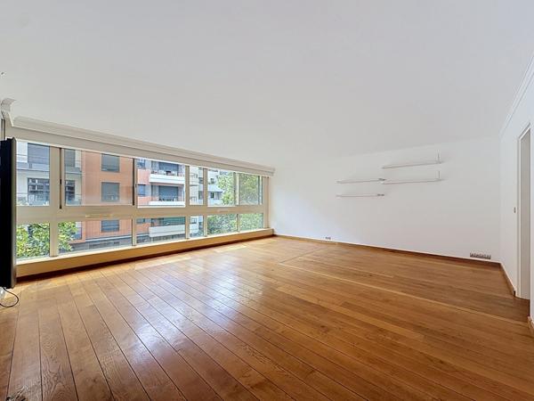 Grand trois pièces avec parking - BOULOGNE BILLANCOURT