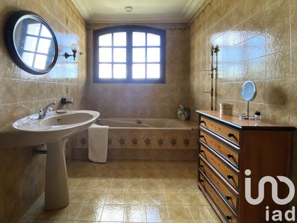 Maison à vendre 7 pièces 230 m² Angoulême