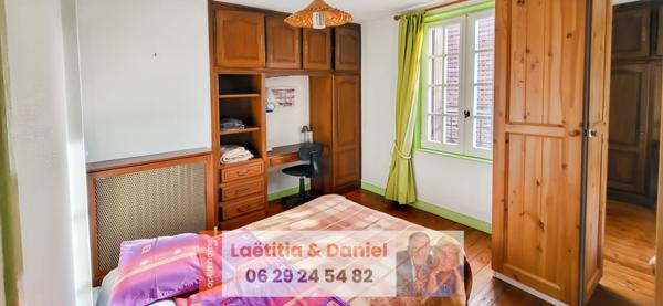 Ensemble immobilier avec maison d'habitation et 450 m² d'Atelier