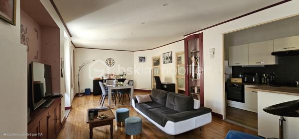 *** Maison de ville 120 m² avec garage ***Centre historique de CUSSET ancienne ville royale intimement liée à sa voisine VICHY*

 👉  Derrière sa façade typique , elle offre une belle distribution sur trois niveaux :

🔹 Au rez-de-chaussée : un spacieux garage privé , rare en centre-ville.
🔹 Au premier étage : un espace de vie lumineux avec salon, séjour et cuisine ouverte , Salle d'eau et WC — un ensemble harmonieux et accueillant.
🔹 À l’étage supérieur : 3 grandes chambres offrant volume et quiétude . Salle d'eau et WC

L’ensemble est en bon état général , prêt à accueillir ses nouveaux propriétaires.

💎 Les atouts :

✔ Crépis façade refait
✔ Chauffe eau thermodynamique Ventilation double flux
✔ Chauffage radiateurs électriques à Infrarouge + poêle à granules neufs
✔ Porte garage isolée et motorisée🪴
✔ Volets électrique solaire
✔ Raccordement Fibre optique

💫 Une belle opportunité pour vivre ou investir dans le cœur battant de la ville ❤️.