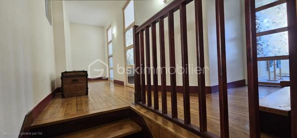 *** Maison de ville 120 m² avec garage ***Centre historique de CUSSET ancienne ville royale intimement liée à sa voisine VICHY*

 👉  Derrière sa façade typique , elle offre une belle distribution sur trois niveaux :

🔹 Au rez-de-chaussée : un spacieux garage privé , rare en centre-ville.
🔹 Au premier étage : un espace de vie lumineux avec salon, séjour et cuisine ouverte , Salle d'eau et WC — un ensemble harmonieux et accueillant.
🔹 À l’étage supérieur : 3 grandes chambres offrant volume et quiétude . Salle d'eau et WC

L’ensemble est en bon état général , prêt à accueillir ses nouveaux propriétaires.

💎 Les atouts :

✔ Crépis façade refait
✔ Chauffe eau thermodynamique Ventilation double flux
✔ Chauffage radiateurs électriques à Infrarouge + poêle à granules neufs
✔ Porte garage isolée et motorisée🪴
✔ Volets électrique solaire
✔ Raccordement Fibre optique

💫 Une belle opportunité pour vivre ou investir dans le cœur battant de la ville ❤️.