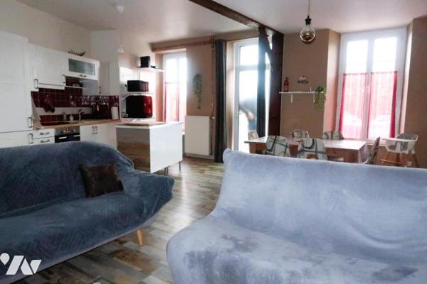 EN EXCLUSIVITE, POUZAUGES CENTRE, MAISON DE VILLE EN BON ETAT GENERAL.