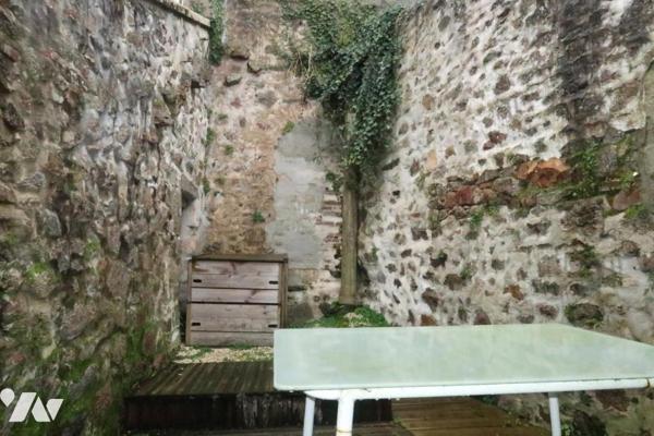 EN EXCLUSIVITE, POUZAUGES CENTRE, MAISON DE VILLE EN BON ETAT GENERAL.