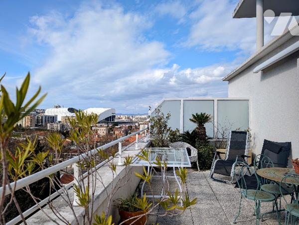 Duplex de 98 m² avec 2 terrasses de 36 m² et 2 garages double (4 places parking).