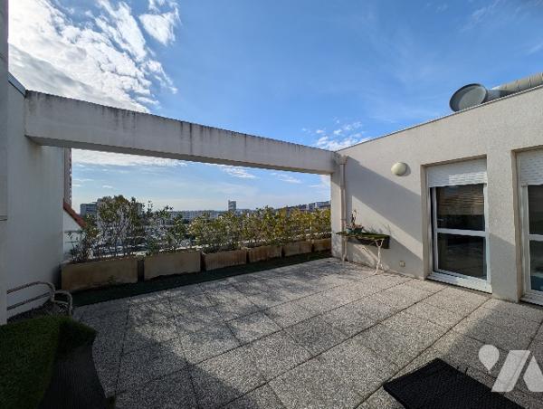 Duplex de 98 m² avec 2 terrasses de 36 m² et 2 garages double (4 places parking).