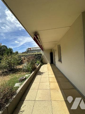 Appartement deux chambres, une terrasse, un garage, une cave