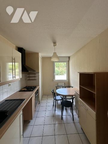 Appartement deux chambres, une terrasse, un garage, une cave
