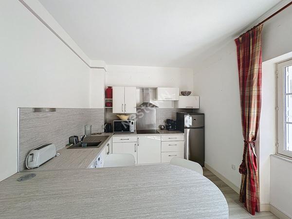 QUARTIER CATHÉDRALE, Appartement de type 2 - DERNIER ÉTAGE d'une charmante copropriété