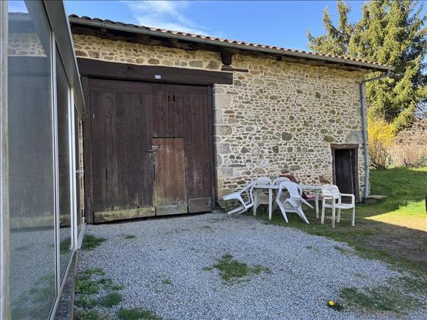 Maison à vendre |  Peyrilhac |  5 pièces | 99 m²