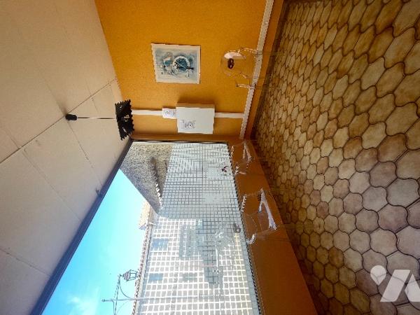 Local commercial, proche des parkings d 'une surface de 76m²