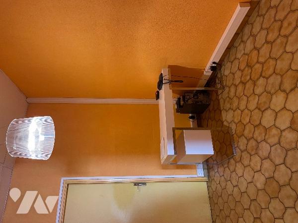 Local commercial, proche des parkings d 'une surface de 76m²