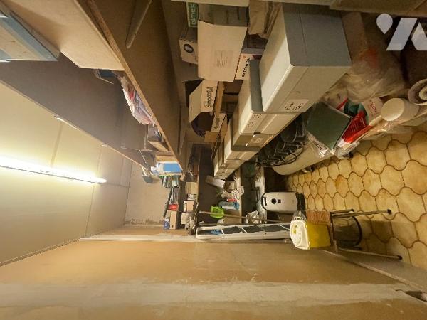 Local commercial, proche des parkings d 'une surface de 76m²
