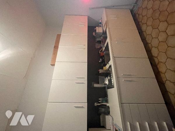 Local commercial, proche des parkings d 'une surface de 76m²