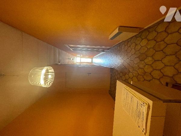 Local commercial, proche des parkings d 'une surface de 76m²