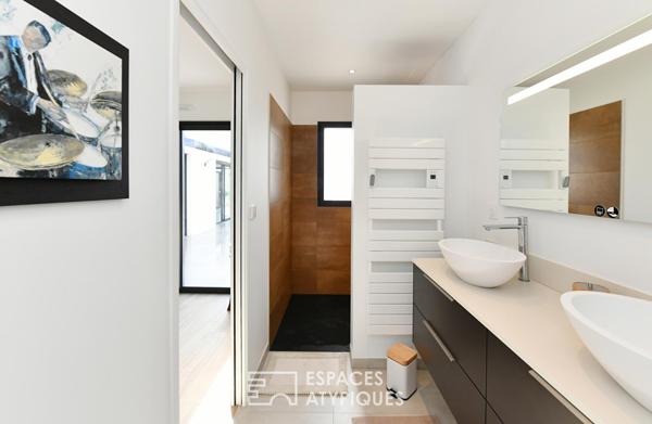 Unique à la vente – Elégante villa d’architecte aux portes de l’océan