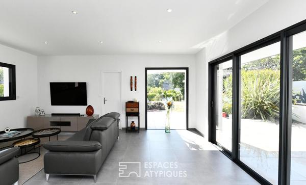 Unique à la vente – Elégante villa d’architecte aux portes de l’océan