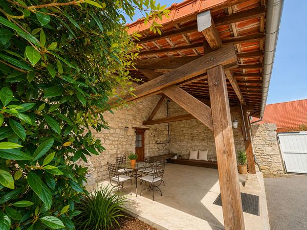Magnifique propriété en pierres avec gîte, dépendances et potentiel équestre