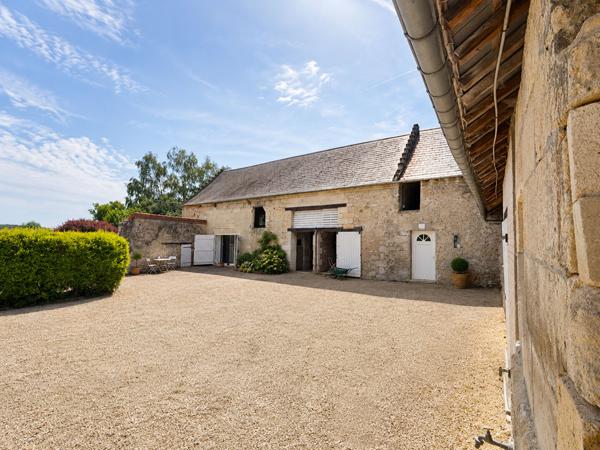 Magnifique propriété en pierres avec gîte, dépendances et potentiel équestre