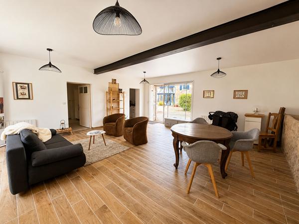 Magnifique propriété en pierres avec gîte, dépendances et potentiel équestre