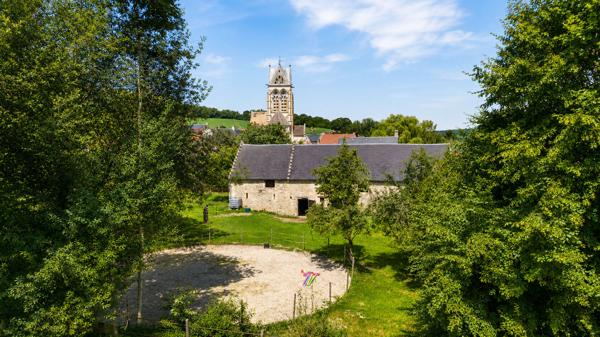 Magnifique propriété en pierres avec gîte, dépendances et potentiel équestre