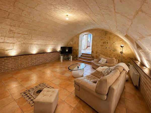 Magnifique propriété en pierres avec gîte, dépendances et potentiel équestre