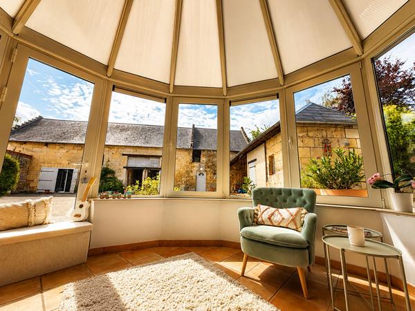 Magnifique propriété en pierres avec gîte, dépendances et potentiel équestre