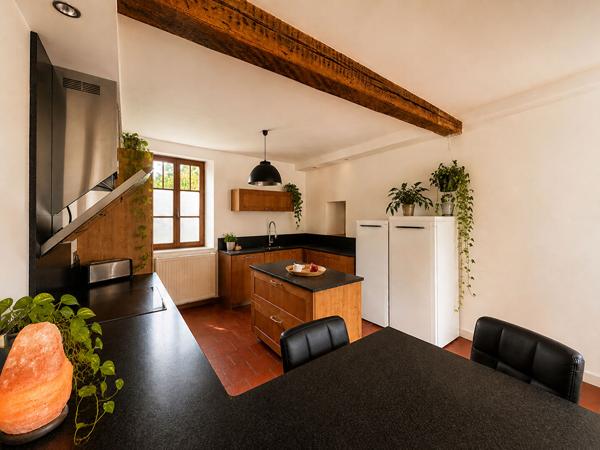 Magnifique propriété en pierres avec gîte, dépendances et potentiel équestre