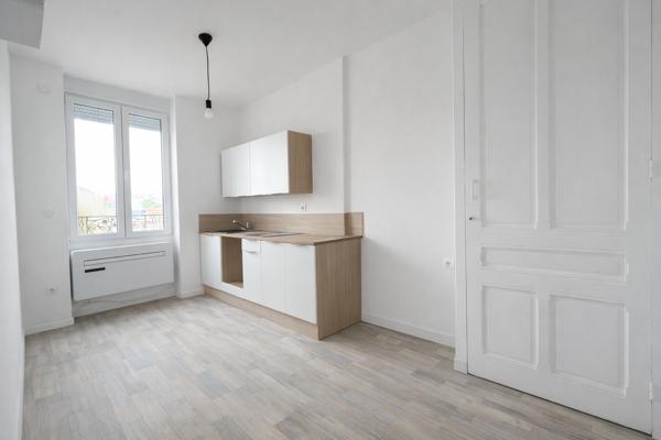 Gratte-Ciel – Petit appartement T3 traversant Est/Ouest rénové – Petite copropriété – Rue Édouard Vaillant Villeurbanne (69100)