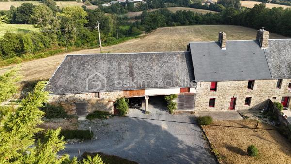 Offrez-vous le parfait équilibre entre tranquillité verdoyante et proximité immédiate de la ville et de toutes ses commodités ! (7 km au sud de St Lô)

Cette superbe maison en pierre (mitoyenne d'un côté), entièrement rénovée avec goût, allie le charme de l'ancien et le confort contemporain. 
Économe et écoresponsable, elle est équipée d'une chaudière à granulés performante pour des dépenses énergétiques maîtrisées (Classe C pour le DPE) et une fosse toutes eaux conforme.

Au rez de chaussée, la pièce de vie (environ 30 m2) offre un espace chaleureux pour toute la famille.

La cuisine entièrement aménagée et équipée s'ouvre directement sur une terrasse à l'arrière, idéale pour vos repas en plein air avec une vue dégagée et imprenable sur la campagne environnante.

Côté pratique, vous disposez d'une arrière-cuisine/buanderie très fonctionnelle et un grenier pour un maximum de rangement sur le dessus.

A l'étage, profitez de 3 belles chambres, dont une avec son dressing intégré, une salle d'eau avec le second wc de la maison !

Dans le prolongement de la maison, vous bénéficiez d'un grand abri couvert pouvant accueillir facilement 2 véhicules, ainsi que d'une cave idéale pour le stockage ou le vin.