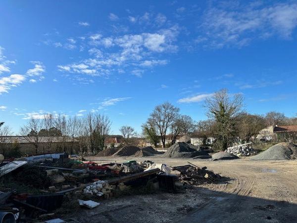 Entrepôt / local industriel Breuil Magne 240 m2