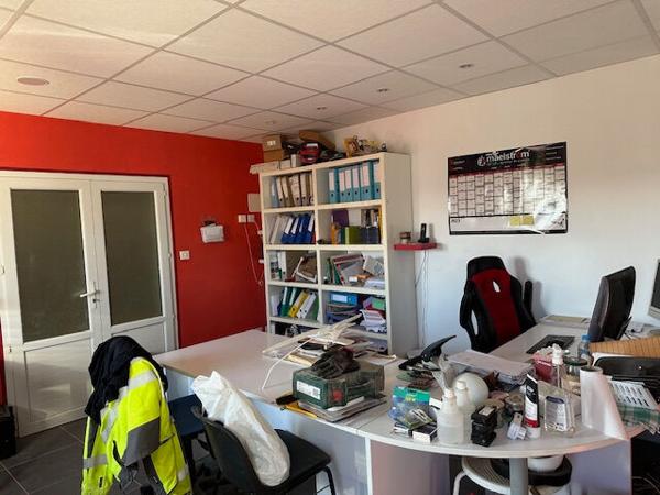 Entrepôt / local industriel Breuil Magne 240 m2