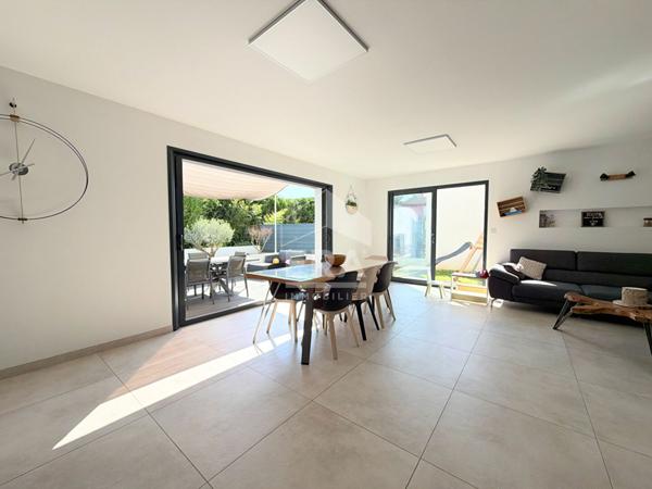 A VENDRE EN EXCLUSIVITE 13610 LE PUY SAINTE REPARADE MAISON RECENTE 4 PIECES D'ENVIRON 97M² AVEC JARDIN, PISCINE ET GARAGE