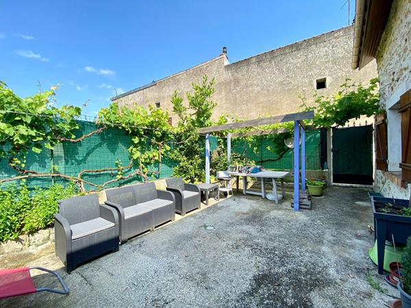 EXCLUSIVITÉ - Maison en pierre avec box et parking à Dammarie-les-Lys