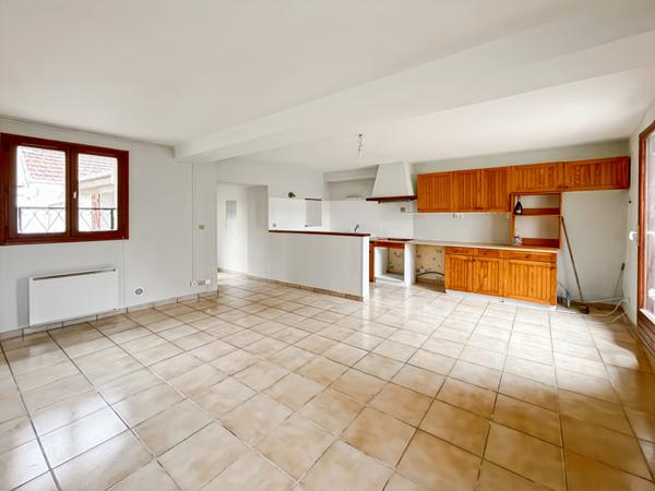 EXCLUSIVITÉ - Maison en pierre avec box et parking à Dammarie-les-Lys