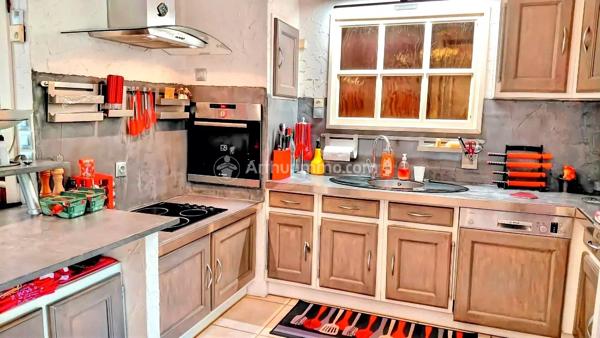 Vente                                                      Maison
                        
                     7 pièces                      156 m2                     à Castres