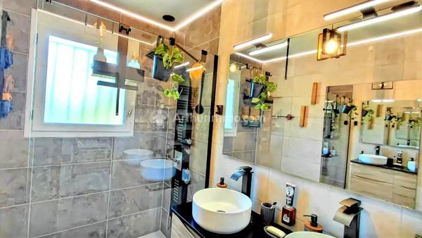 Vente                                                      Maison
                        
                     7 pièces                      156 m2                     à Castres