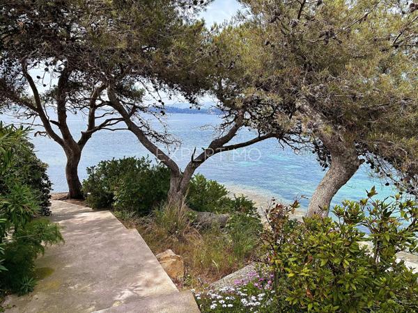 Le Pradet (83220) Maison à moins de 100m de la mer et des plages aux Oursinières