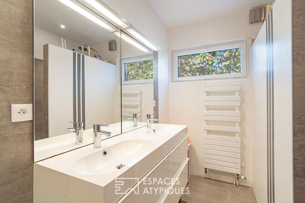 Maison familiale chaleureuse et son jardin intimiste