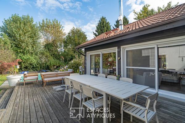 Maison familiale chaleureuse et son jardin intimiste