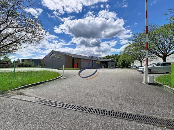 Vente                                                      Fonds de commerce
                        
                     3 pièces                      813 m2                     à Belley