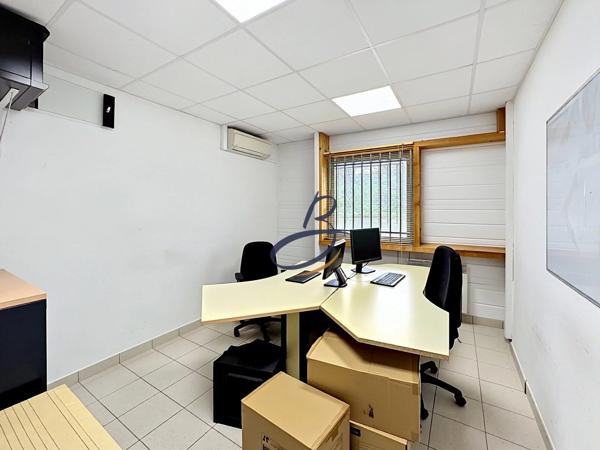 Vente                                                      Fonds de commerce
                        
                     3 pièces                      813 m2                     à Belley