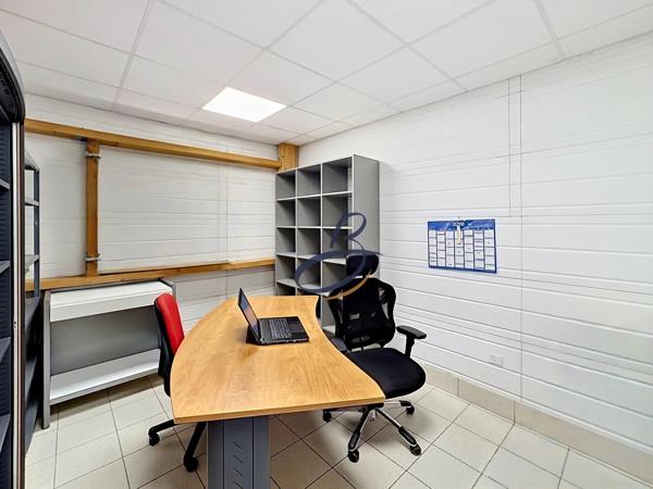 Vente                                                      Fonds de commerce
                        
                     3 pièces                      813 m2                     à Belley