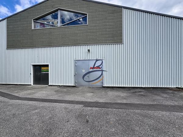Vente                                                      Fonds de commerce
                        
                     3 pièces                      813 m2                     à Belley