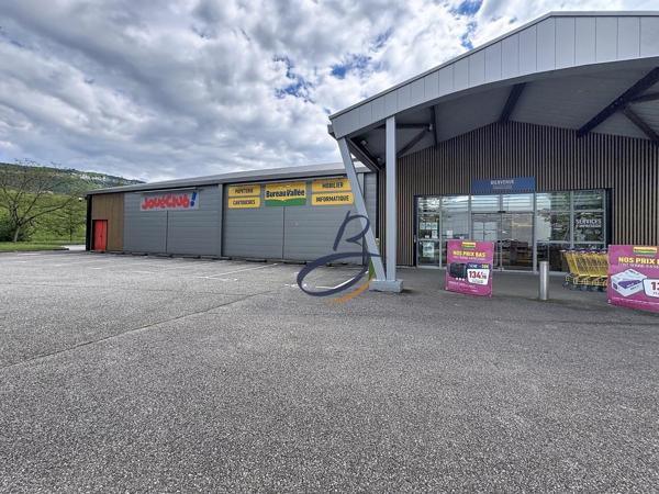 Vente                                                      Fonds de commerce
                        
                     3 pièces                      813 m2                     à Belley