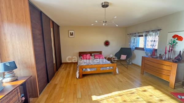 Propriete à vendre 7 pièces JOUY MAUVOISIN (78) - dépendance - garage - parcelle 2500 m²