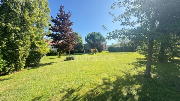 Propriete à vendre 7 pièces JOUY MAUVOISIN (78) - dépendance - garage - parcelle 2500 m²