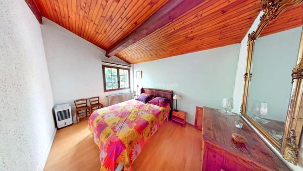 Vente                                                      Maison
                        
                     4 pièces                      102 m2                     à Meyssiez