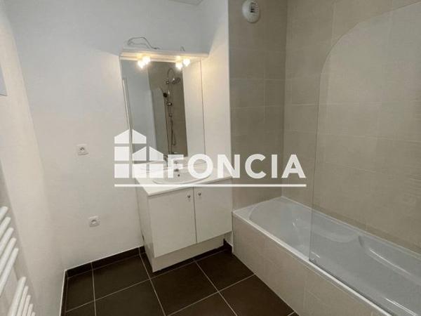 Location Appartement 4 pièces 80.69 m² - 7 RUE BEYLE STENDHAL Claix 38640